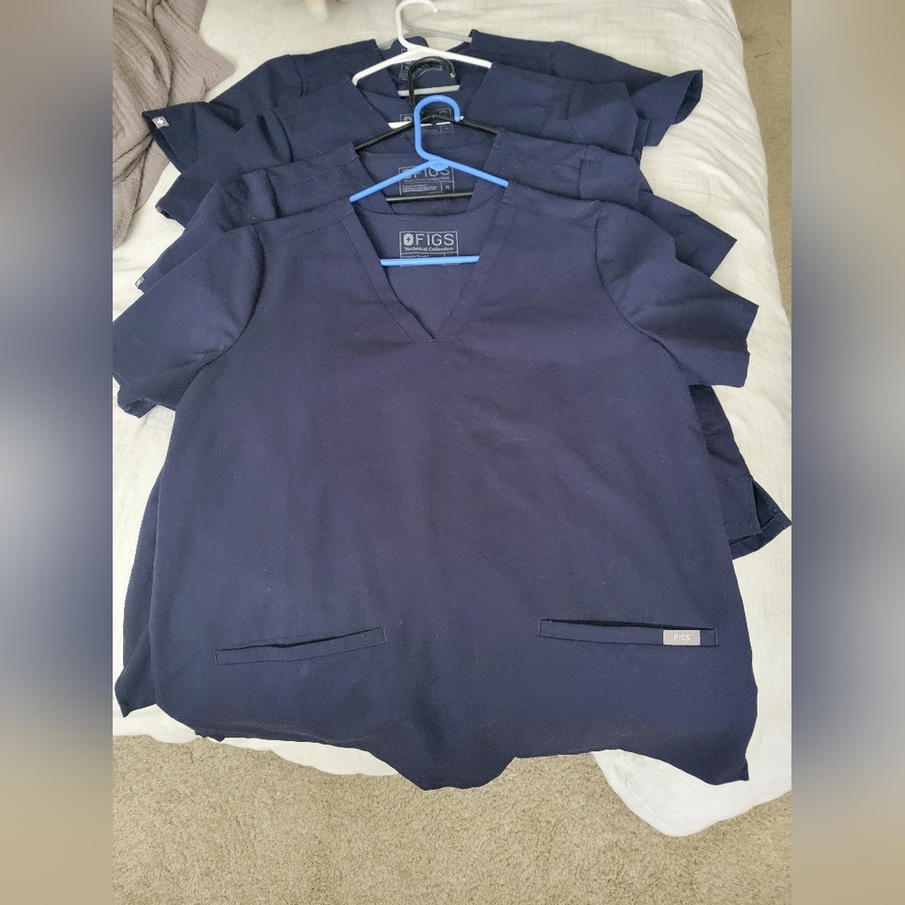 Figs Casma 3 Pocket Scrub Top